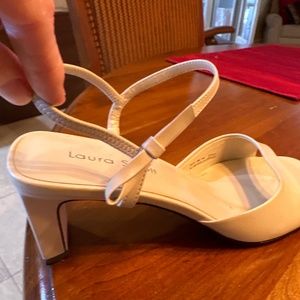 New Laura Scott beige block heel